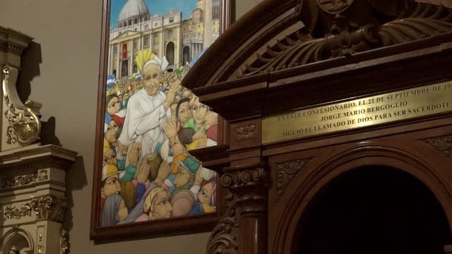 projection pape françois notre dame du cénacle centre spirituel versailles