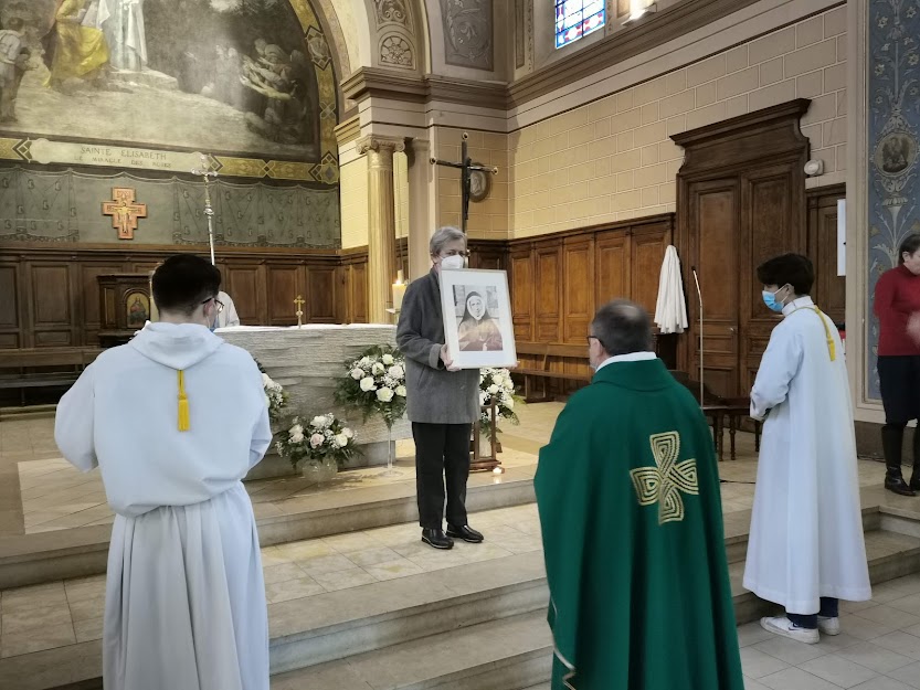 Installation du portrait de sainte Thérèse Couderc à la paroisse