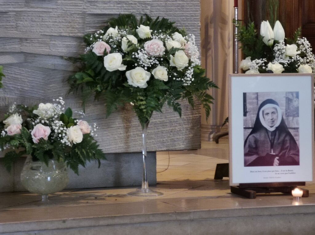 Mère Thérèse accueillie à notre paroisse de Versailles 3