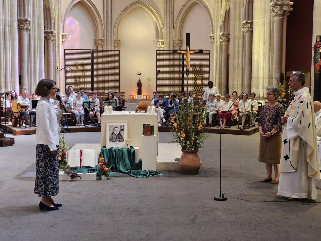 Devenir sœur du Cénacle : profession perpétuelle 27