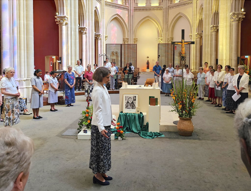 Devenir sœur du Cénacle : profession perpétuelle 36