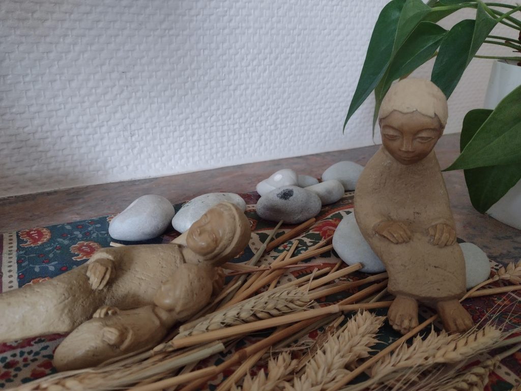 Le pèlerinage des crèches - la salle de communauté